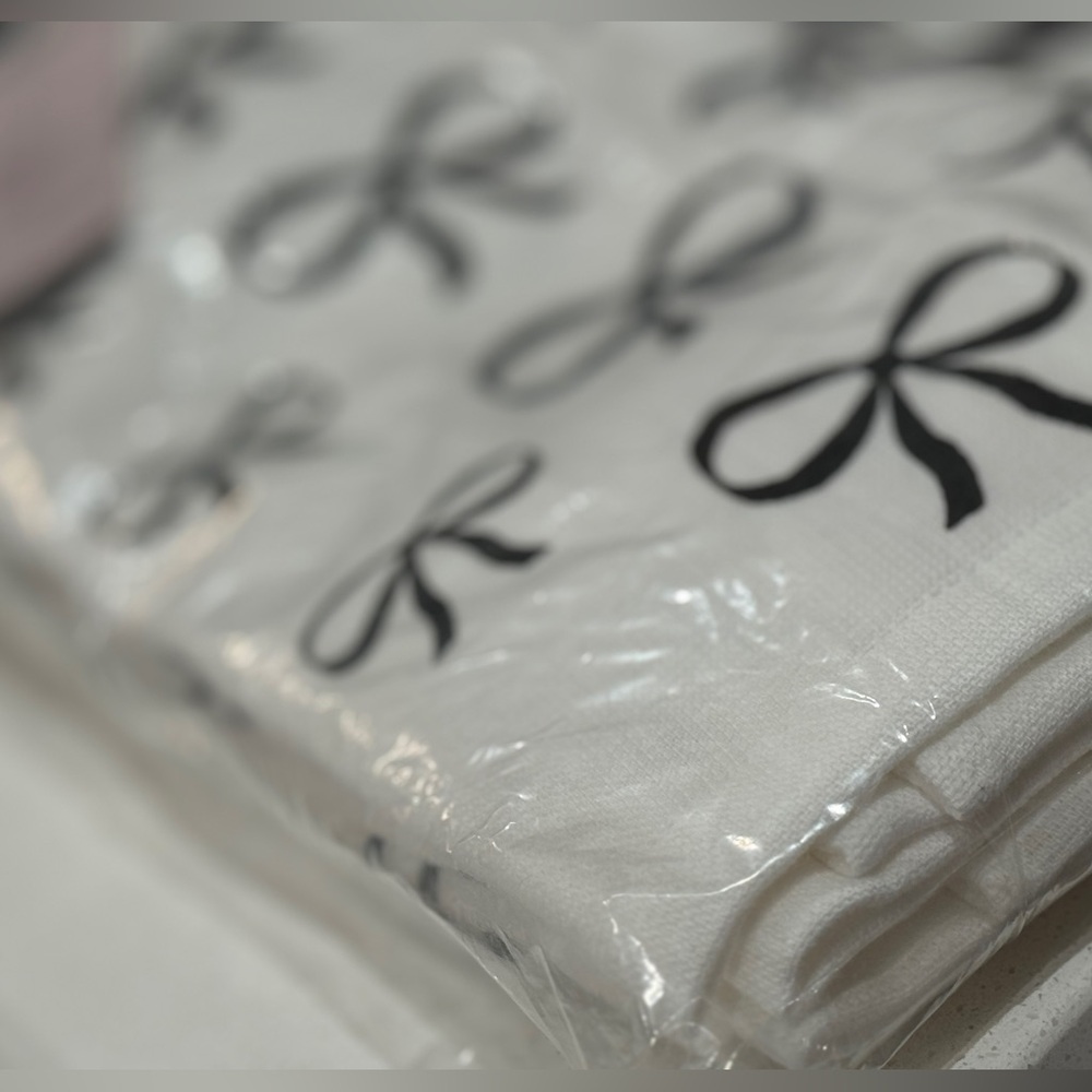 Rachel Zoe BOW Kitchen Towels - Picture 3 of 7